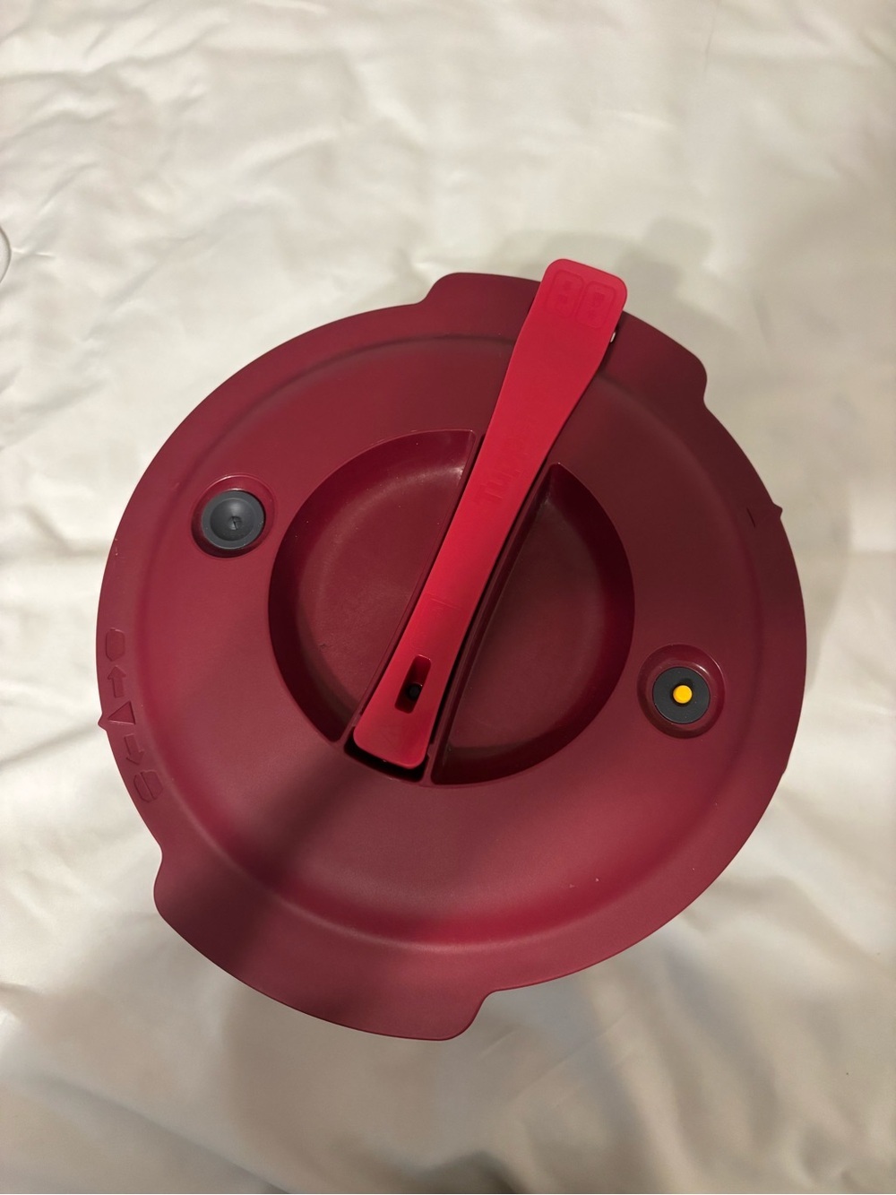 Tupperware Microwave Pressure Cooker Burgundy Complete w/ Manual 3 Qt MicroPro - Picture 3 of 8